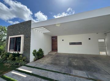 Casa · 204m² · 3 Recámaras · 2 Estacionamientos · Casa - Temozón Norte