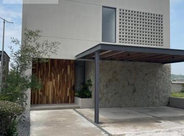 Casa · 342m² · 3 Recámaras · 2 Estacionamientos · Kl / Estrena Hermosa Residencia de Autor con Acabados de Lujo.