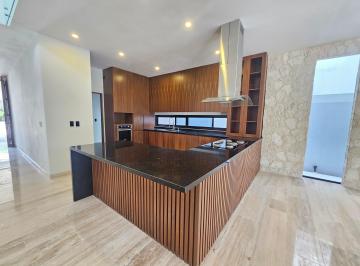 Casa en condominio de 4 habitaciones, Benito Juárez · Casa Nueva en Venta 4 Recamaras Cuarto de Servicio 5.5 Baños Alberca Lagos del Sol Cancun