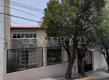Casa · 176m² · 3 Recámaras · 2 Estacionamientos · Casa en Venta en Jardines de San Mateo Sección Colinas, Naucalpan, Mex