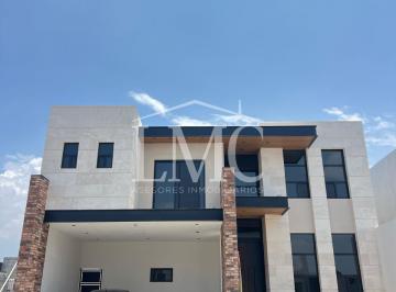 Casa de 4 habitaciones, Saltillo · Se Vende Hermosa Casa Cuatro Recamaras en Fracc Privado Al Norte de Saltillo