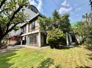 Casa de 4 habitaciones, Coyoacán · Venta Hermosa Casa en Esquina con Jardín en Coyoacán Para Remodelar