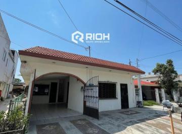 Casa · 225m² · 5 Recámaras · 2 Estacionamientos · Casa en Venta Colonia Unidad Nacional Ciudad Madero