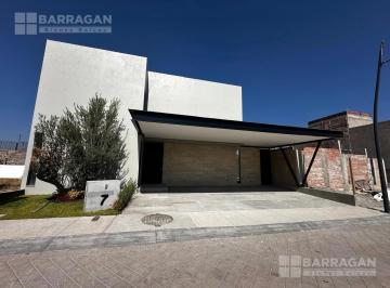 Casa · 320m² · 3 Recámaras · 3 Estacionamientos · Casa en Venta en San Benito, Lomas del Campanario Norte – Condominio Cerrado, Precio de Oportunidad