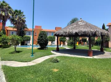 Casa en condominio de 2 habitaciones, Emiliano Zapata · Casa con Alberca en Los Sauces E. Zapata