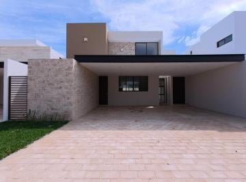Casa · 326m² · 4 Recámaras · 4 Estacionamientos · Casa en Venta en Mérida, Cholul, Privada Parque Natura, Entrega Inmediata