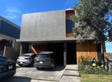 Casa de 3 habitaciones, Zapopan · Casa en Venta en Puerta Las Lomas