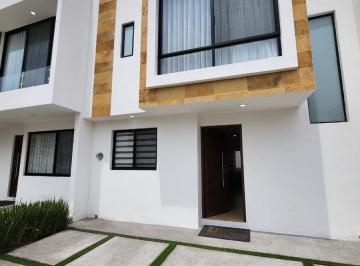 Casa · 126m² · 3 Recámaras · 2 Estacionamientos · Casa en Venta, en Juriquilla, Queretaro