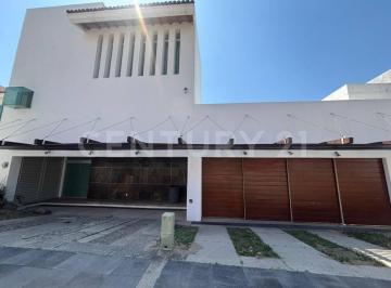 Casa · 370m² · 3 Recámaras · 5 Estacionamientos · Casa en Renta en Bosques de Santa Anita, Tlajomulco de Zuñiga, Jalisco