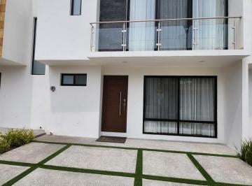 Casa · 132m² · 3 Recámaras · 2 Estacionamientos · Casa en Venta, en Juriquilla, Queretaro