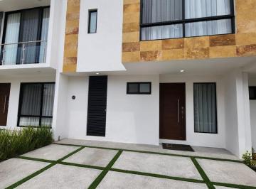 Casa · 128m² · 3 Recámaras · 2 Estacionamientos · Casa en Venta, en Juriquilla, Queretaro