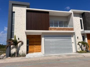 Casa de 3 habitaciones, Medellín · Casa en Venta Nueva en Fracc Palmas Medellín