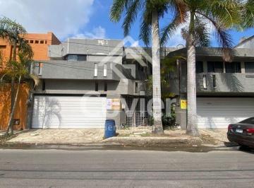 Casa · 540m² · 10 Recámaras · 5 Estacionamientos · Casa en Aguila