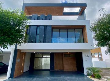Casa · 295m² · 3 Recámaras · 2 Estacionamientos · Casa Nueva en Venta en Cluster con Alberca Frente a Barrio Cascatta