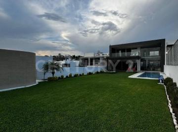 Casa · 490m² · 4 Recámaras · 3 Estacionamientos · En Venta Casa, en Fraccionamiento Burgos Bugambilias, Morelos