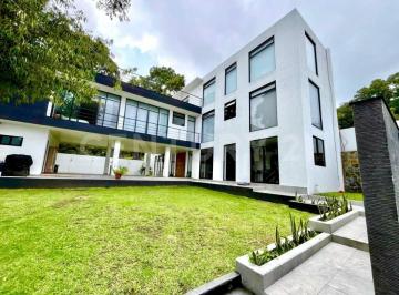 Casa · 528m² · 3 Recámaras · 5 Estacionamientos · Casona en Venta en Monte Casino, Morelos.