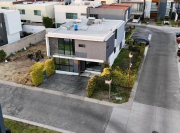 Casa · 247m² · 4 Recámaras · 3 Estacionamientos · Casa en Casa Fuerte