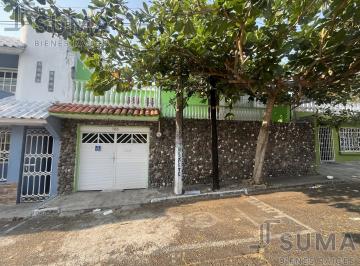 Casa · 172m² · 3 Recámaras · 2 Estacionamientos · Casa en Venta en Col. Linda Vista, Boca del Rio Veracruz.
