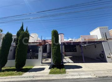 Casa · 201m² · 2 Recámaras · 2 Estacionamientos · Casa en Venta Privada Juriquilla, Querétaro.