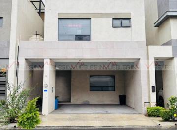 Casa · 242m² · 4 Recámaras · 2 Estacionamientos · Casa en Venta en Puerta de Hierro Cumbres Monterrey