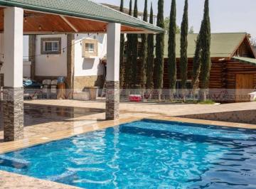 Rancho · 240m² · 3 Recámaras · 6 Estacionamientos · Rancho en Venta en El Cerrito