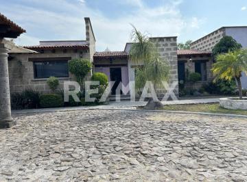 Casa · 300m² · 3 Recámaras · 8 Estacionamientos · Casa en Venta en Colinas del Bosque - (4)