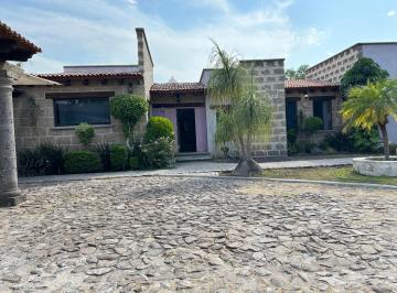 Casa · 300m² · 3 Recámaras · 8 Estacionamientos · Casa en Venta en Colinas del Bosque - (4)