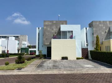 Casa en condominio · 263m² · 4 Recámaras · 4 Estacionamientos · Venta Casa en Metepec "Residencial Foresta" en Privada