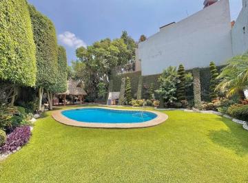 Casa de 3 habitaciones, Cuernavaca · Casa en Zona Dorada en Venta Dentro de Condominio con Seguridad 24hrs