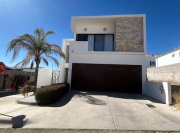 Casa de 3 habitaciones, Chihuahua · Casa en Venta Frente a Parque 3 Rec con Baño y Vestidor
