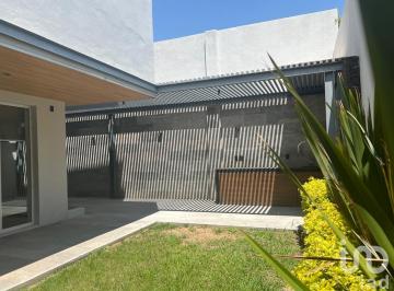 Casa · 521m² · 4 Recámaras · 3 Estacionamientos · Casa en Venta Club de Golf La Loma, Slp