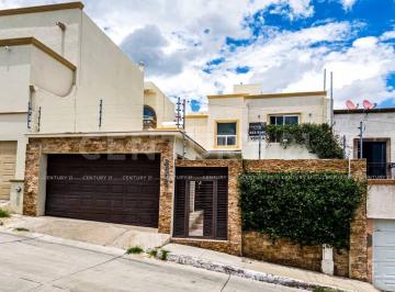 Casa · 268m² · 3 Recámaras · 4 Estacionamientos · Casa con Alberca en Venta en Col. Jardines de San Francisco Chihuahua, Chih.