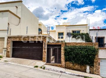 Casa · 268m² · 3 Recámaras · 4 Estacionamientos · Casa con Alberca en Venta en Col. Jardines de San Francisco Chihuahua, Chih.