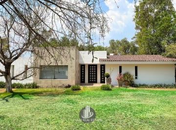 Casa · 541m² · 3 Recámaras · 3 Estacionamientos · Casa de Una Planta en Venta en La Herradura