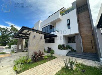 Casa · 339m² · 3 Recámaras · 2 Estacionamientos · Casa en Casa en Venta en Via Cumbres Cancún