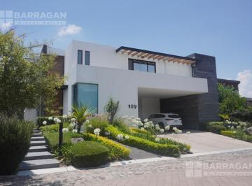 Casa · 500m² · 4 Recámaras · 3 Estacionamientos · Casa Moderna en Venta en El Campanario
