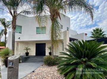 Casa · 600m² · 3 Recámaras · 4 Estacionamientos · Casa Es Venta en Rinconada Jacarandas