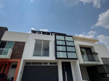 Casa de 3 habitaciones, Zapopan · Casa en Venta Dentro de Exclusivo Coto Residencial en Valle Imperial