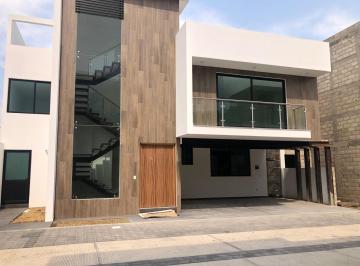 Casa en condominio · 350m² · 3 Recámaras · 3 Estacionamientos · Venta de Casa en Metepec, en El Residencial Amalfi