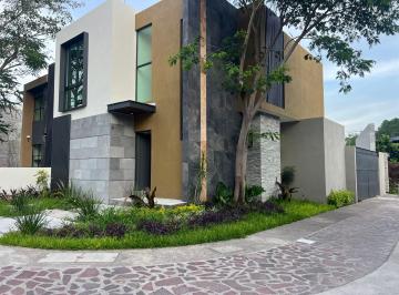 Casa de 3 habitaciones, Colima · Casa en Esquina Pedregal Coto Privado 24/7 con Alberca La Propia Casa y Casa Club Terraza y Alberca