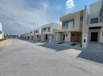 Casa · 3 Recámaras · 2 Estacionamientos · Casa en Querétaro Moderno