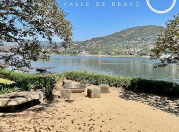 Casa en condominio · 720m² · 4 Recámaras · 4 Estacionamientos · Casa en El Lago en El Condominio La Balsa