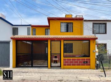 Casa de 3 habitaciones, Querétaro · Casa en Renta, Lomas del Marques, Zona Centrica, Servicios en La Zona