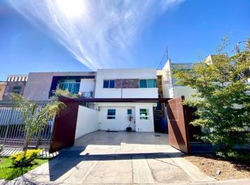Casa · 211m² · 3 Recámaras · 3 Estacionamientos · Frac. La Cima 3 Habitaciones 2 Niveles
