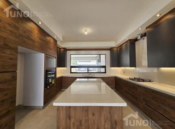 Casa · 408m² · 4 Recámaras · 3 Estacionamientos · Casa en Bosques de Las Misiones Sector Encino