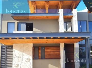 Casa · 280m² · 3 Recámaras · 3 Estacionamientos · Casa en Venta