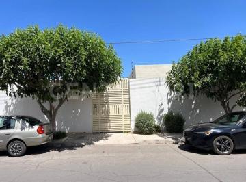 Casa · 862m² · 3 Recámaras · 2 Estacionamientos · Casa en Venta Col Cuahutemoc, Chihuahua.