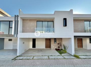 Casa · 225m² · 3 Recámaras · 2 Estacionamientos · Casa en Venta en Fraccionamiento Altana, Zona San Pedro Cholula