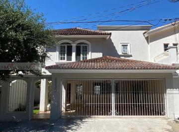 Casa · 345m² · 3 Recámaras · 2 Estacionamientos · Casa en Venta en Villa Las Fuentes