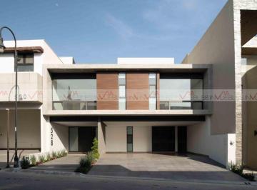 Casa · 445m² · 3 Recámaras · 3 Estacionamientos · Casa en Venta en La Joya Privada Residencial